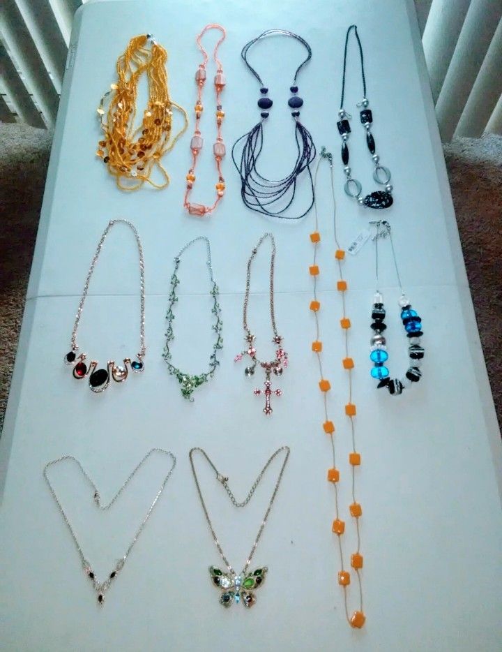 11 Beautiful Necklaces , price for all ( excellent condition )