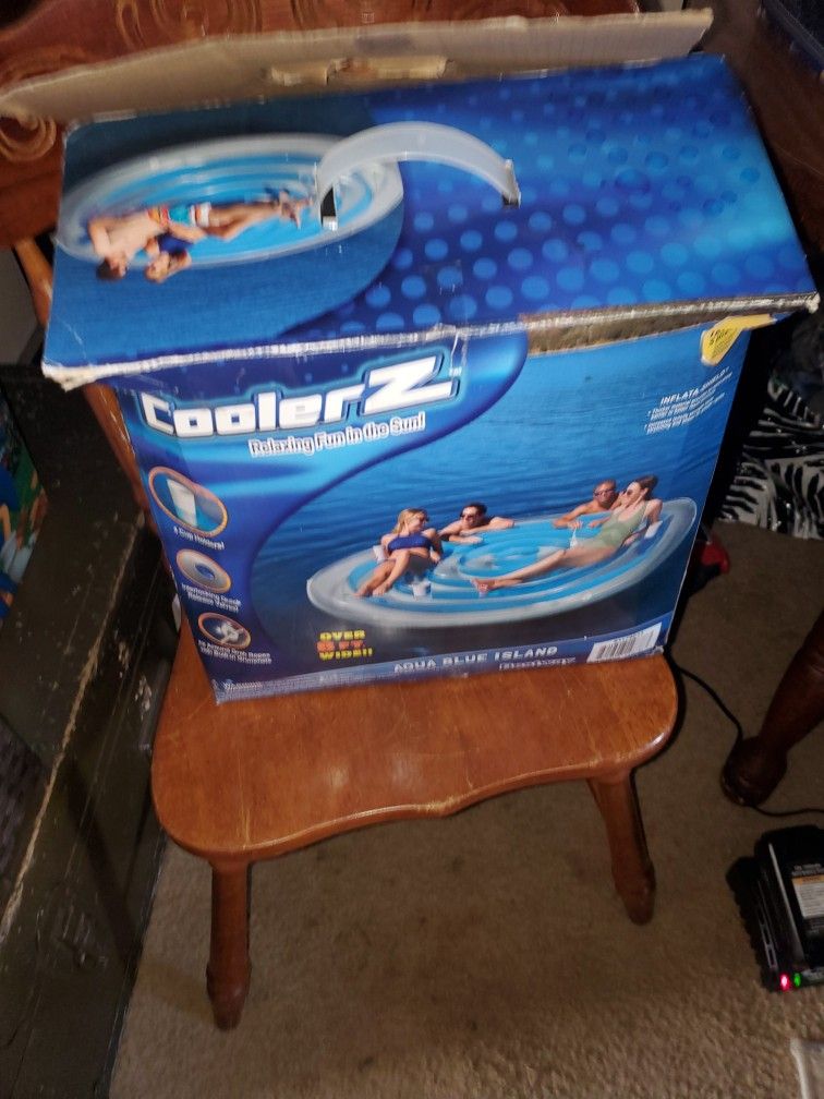 Cooler Z Giant 8ft Flotation Only Used Once