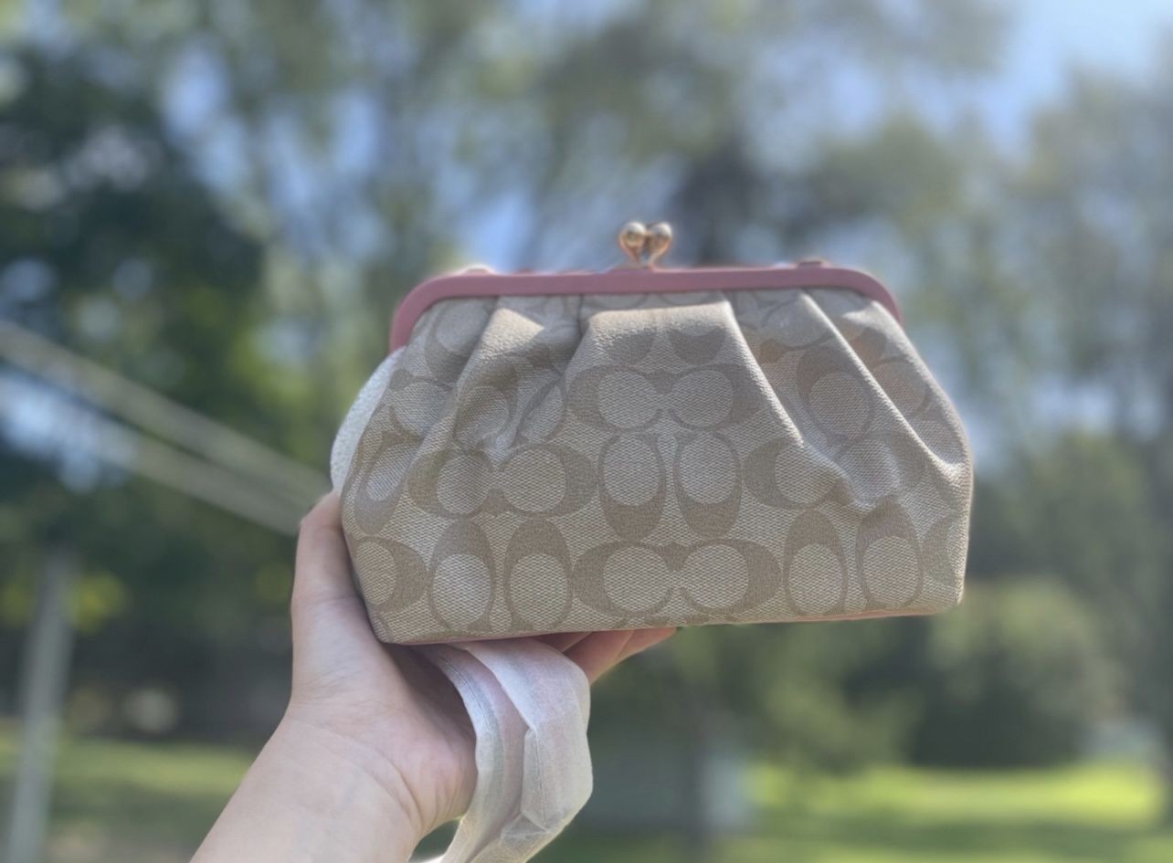 Coach Nora Kisslock Crossbody In Signature Canvas