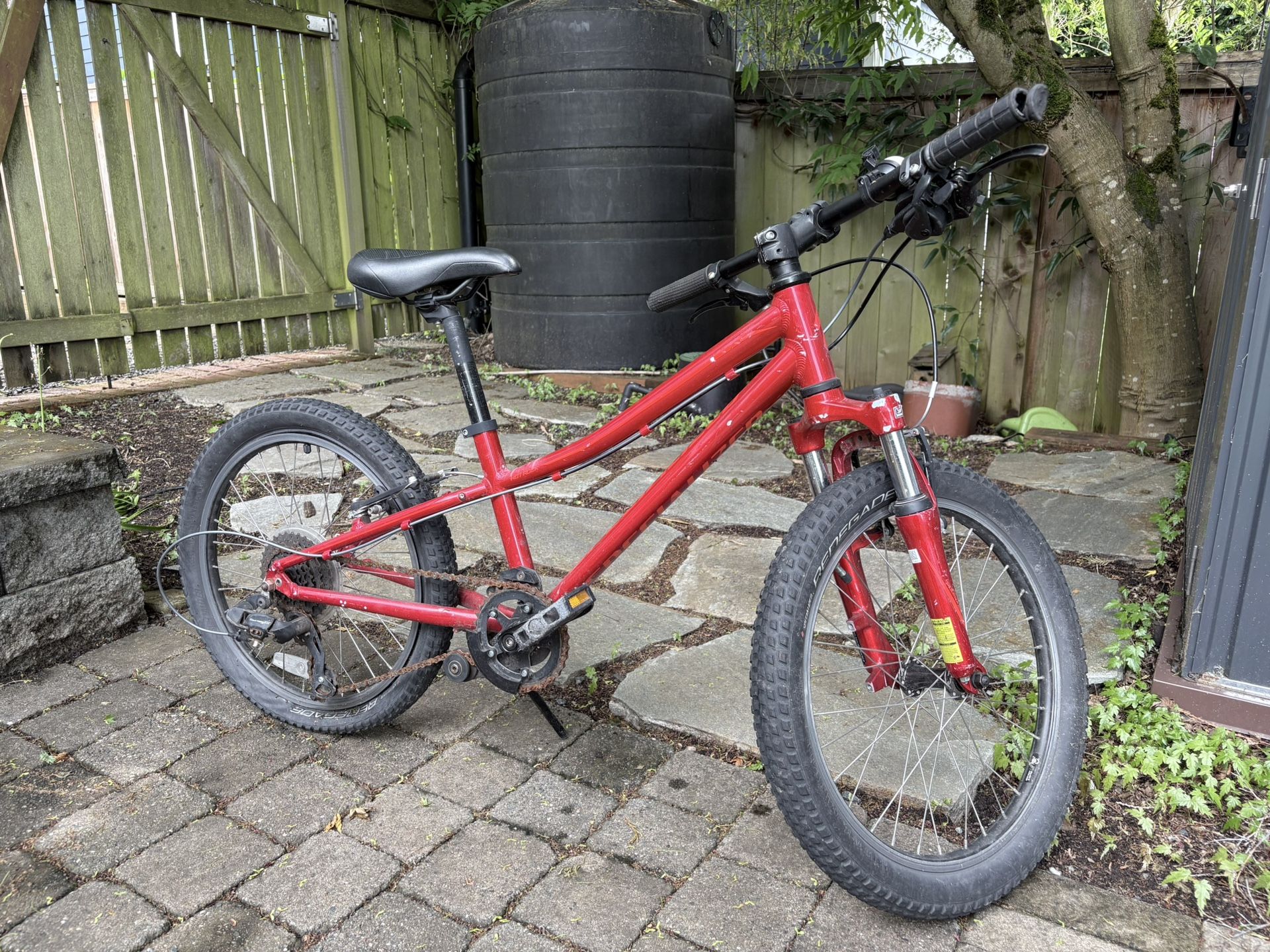 kids specialized bike 20” hot rock with front suspension