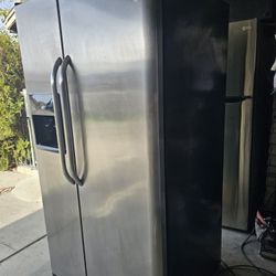 Refrigerator Work Great  Pick Up Victorville  $280