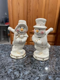 Vintage Christmas Porcelain Snowman pair of Salt and Pepper Shakers.  Size approximately 5 inches tall.  Never used.  Brand Holly holiday.