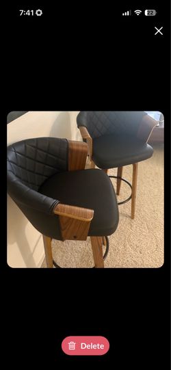 2 Swivel Barstool Chairs