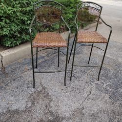 Pair of green bar stools with wicker seating for sale

- Heavy duty construction 🚧
