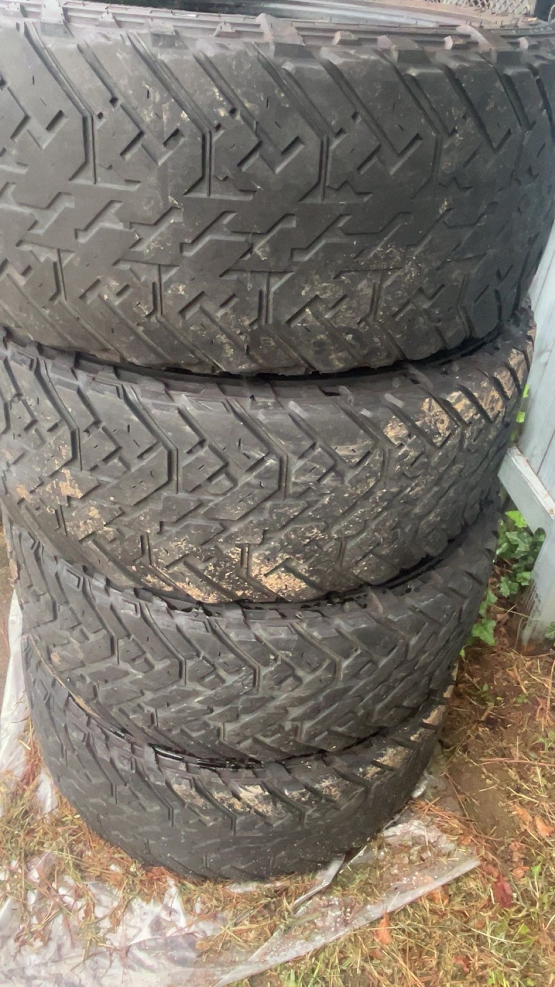 Tires 35x12.50r22