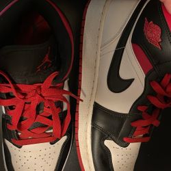 Jordan 1 Mid 
