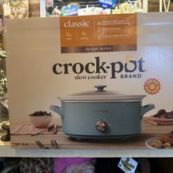 NEW IN BOX  7 Quart Crock-Pot Teal color 