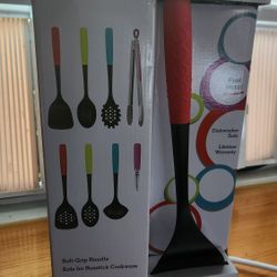 NEW Cuisinart 8-piece Kitchen Utensil Set