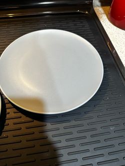 Grey Ceramic Dinnerware Set in Beige (12-Piece)