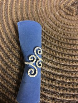 Swirly rhinestone ring