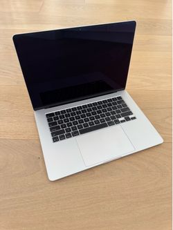 2025 MacBook Air 15” (Silver) M4, 24 Gb, 256 Gb drive - Like NEW