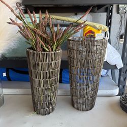 2 woven wire planters