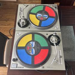 Set of Technics 1200 MK5 Turntables