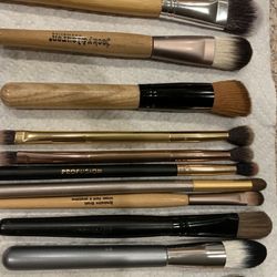Lots Of Makeup Brushes  Sale Today  Only 