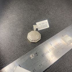 Diamond Pendant 10kt 