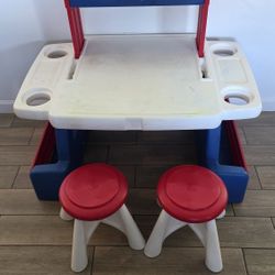 Step 2 Art Desk With 2 Stools