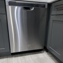 Whirlpool Dishwasher