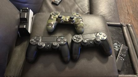 Really good condition ps4 remotes aka controllers  for all 80$ or lowest I can do is 75$ cash or Apple Pay