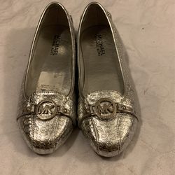 Michael Kors Flat Shoes Size 6 And Half 
