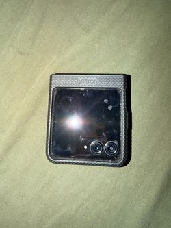 Motorola Razr 2024 | Boost Mobile