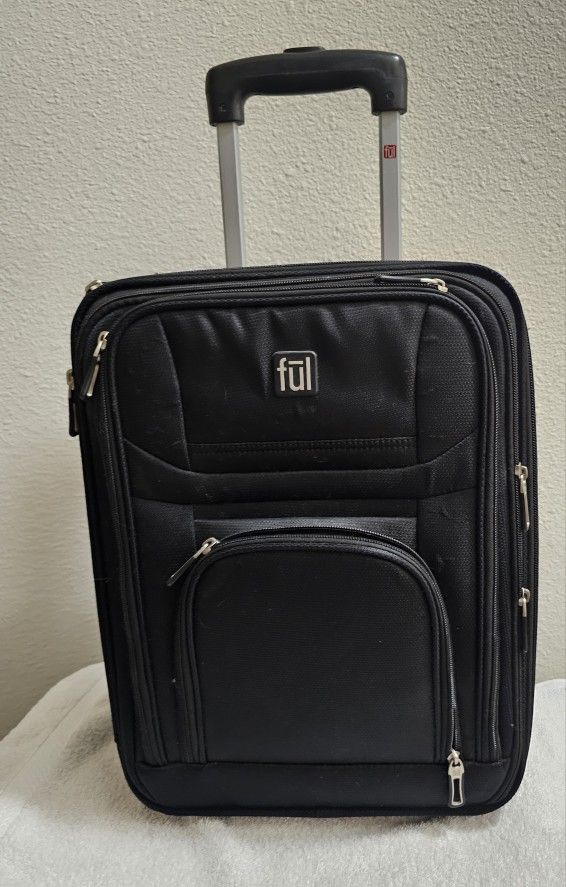 Carry on roller bag / SMALL & NEW NO TAGS / $10