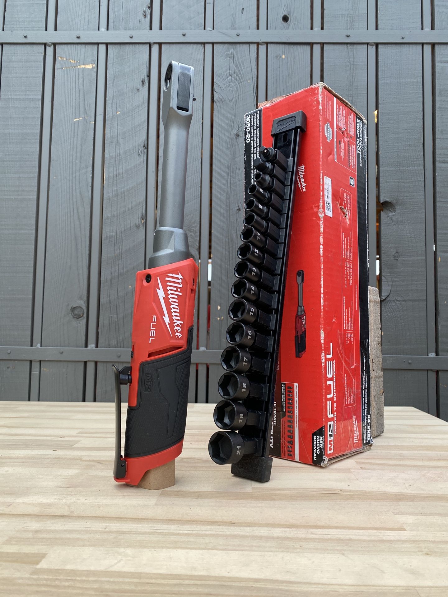 Milwaukee M12 FUEL INSIDER 12V Lithium-Ion Brushless Cordless 1/4 in. - 3/8 in. Extended Reach Box Ratchet (Tool-Only