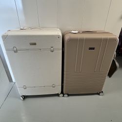 Set Of Extra Large Extra Light Suitcases NEED GONE ASAP!