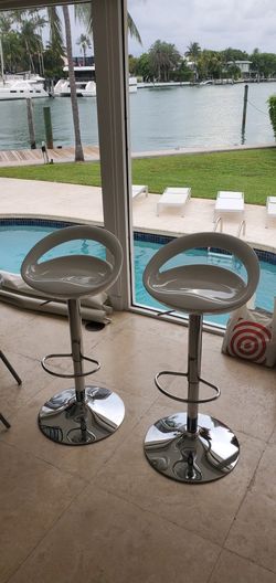 White Countertop Seats