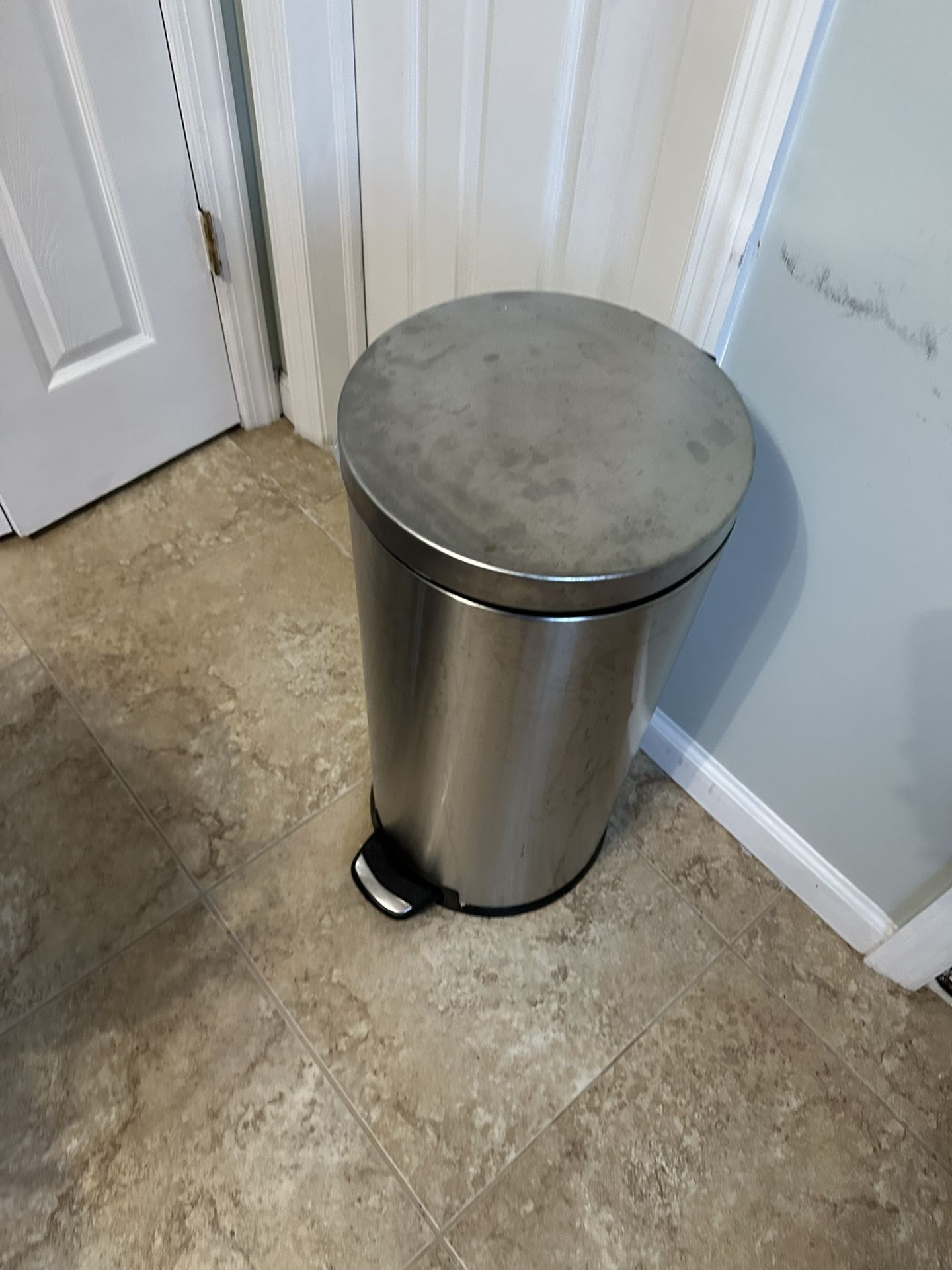 Kitchen garbage pails