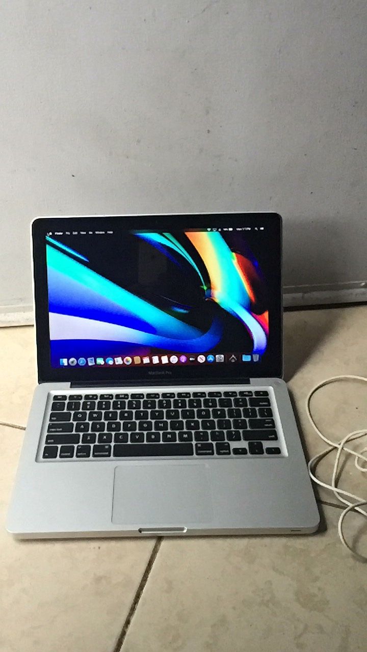 2012 MacBook Pro i7 Processor 512gb SSD 8gb Ram Come With Charger good Condition