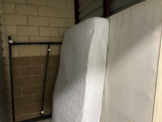 FREE : Full size mattress with box and rails