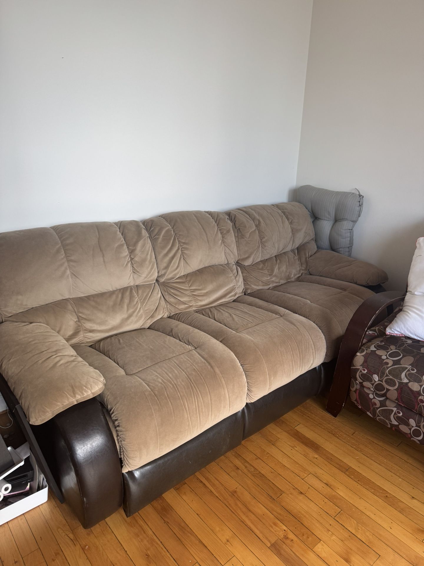 Couch With Dual Recliners
