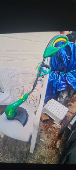 WEEDEATER BRAND 15 " TWIST & EDGE ELECTRIC WEEDEATER