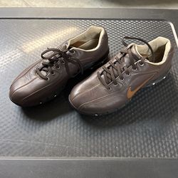 Nike Size 10 Golf Shoes (like New)