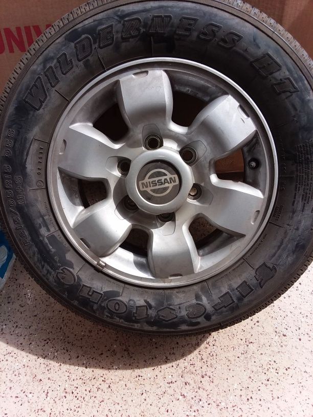 2000 Nissan Frontier OEM wheels (4)