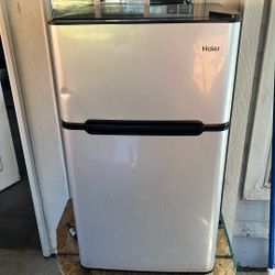 Mini Refrigerator/freezer