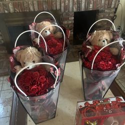 Valentines Bouquet Bear/ Bears