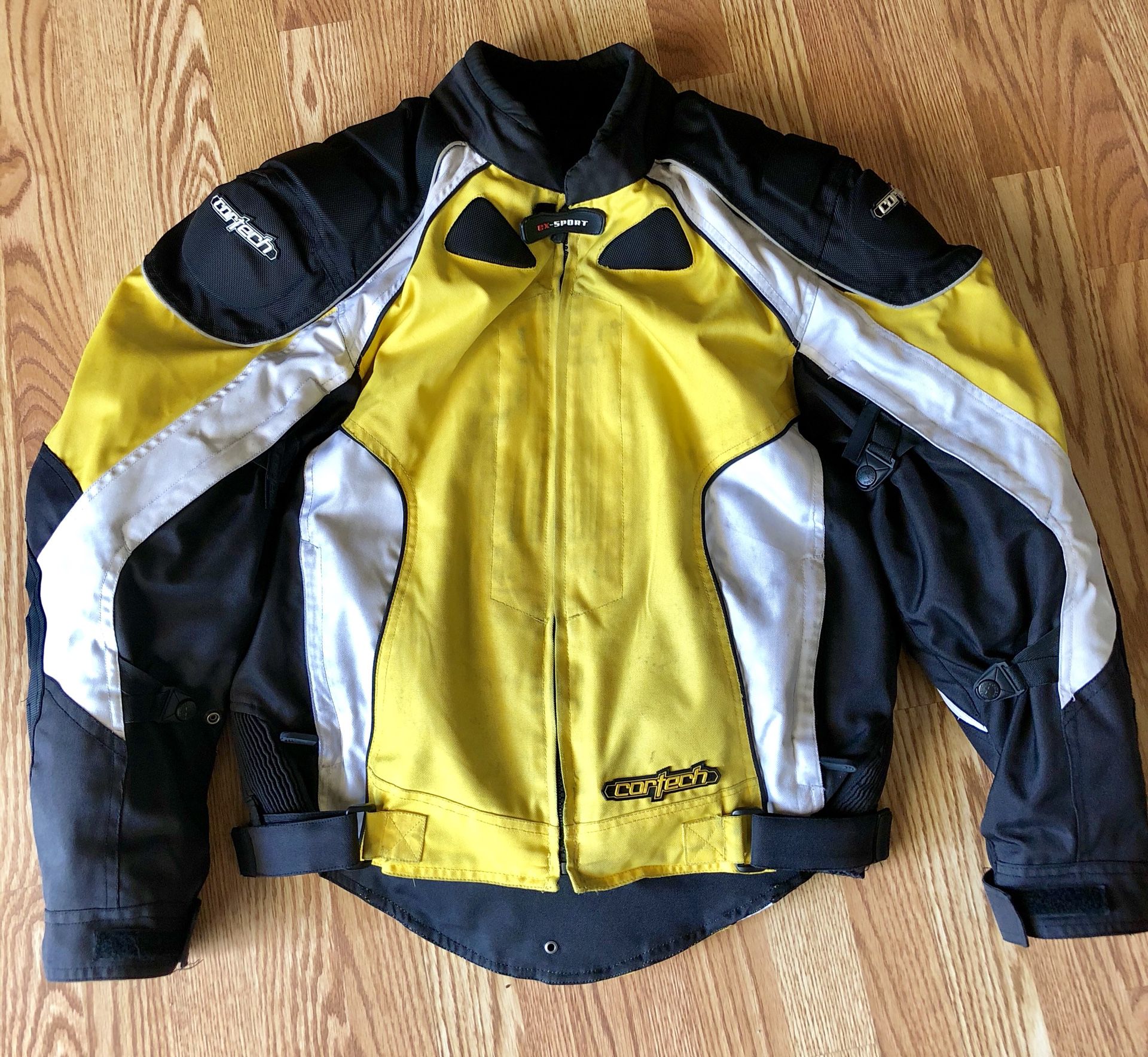 Motorcycle jacket with inner removable vest and air vents