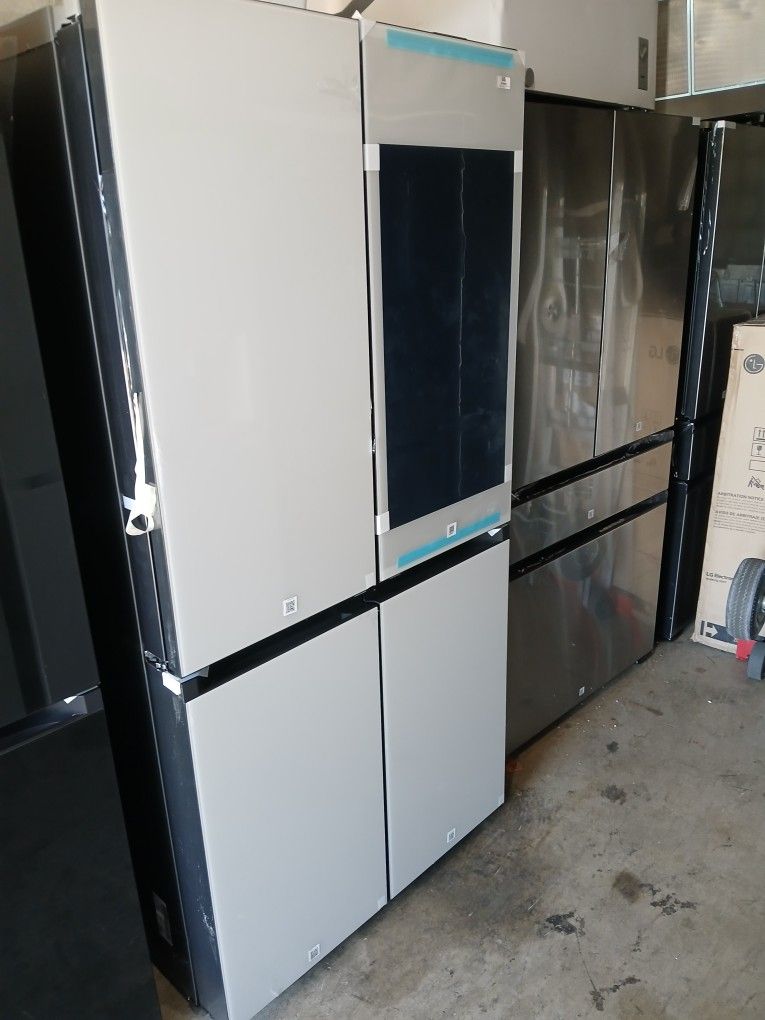 NEW !! SAMSUNG WHITE GLASS COUNTER DEPTH FAMILY HUB 4 DOOR FLEX REFRIGERATOR WITH BEVERAGE CENTER