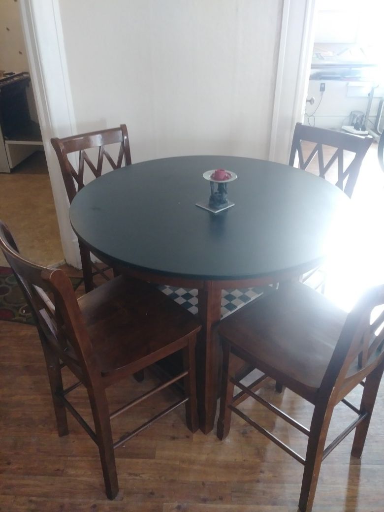 Hight round kitchen table