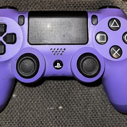 PS4 DualShock controllers 