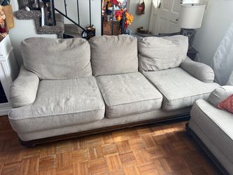 2 couches 1 chair