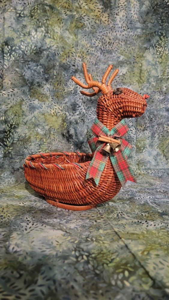 Vintage Reindeer Trinket Basket