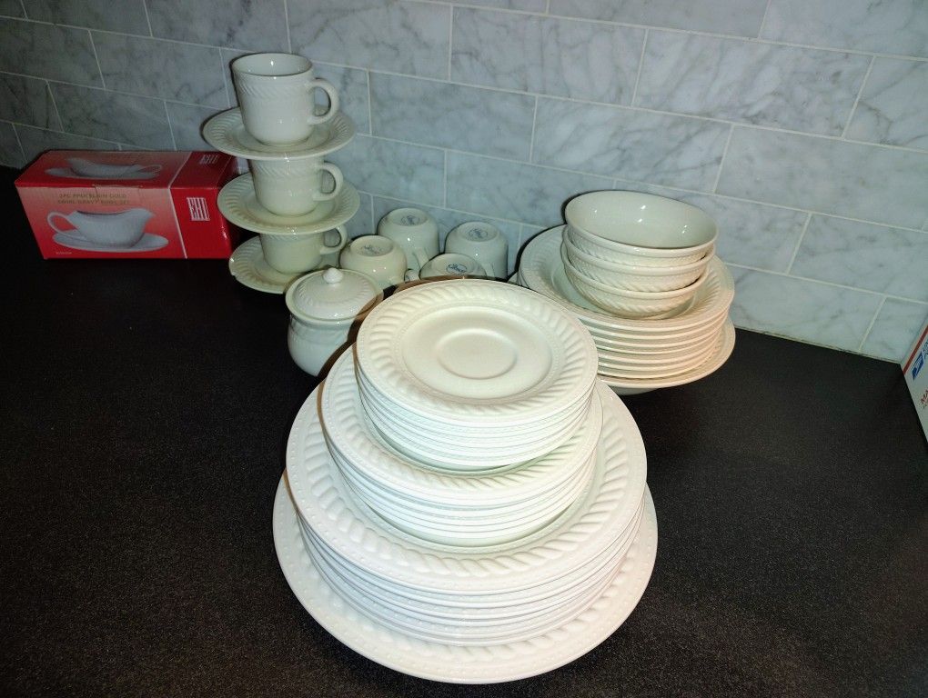 Vintage Set Gibson Housewares China 40 PC. Set & Gravy Bowl