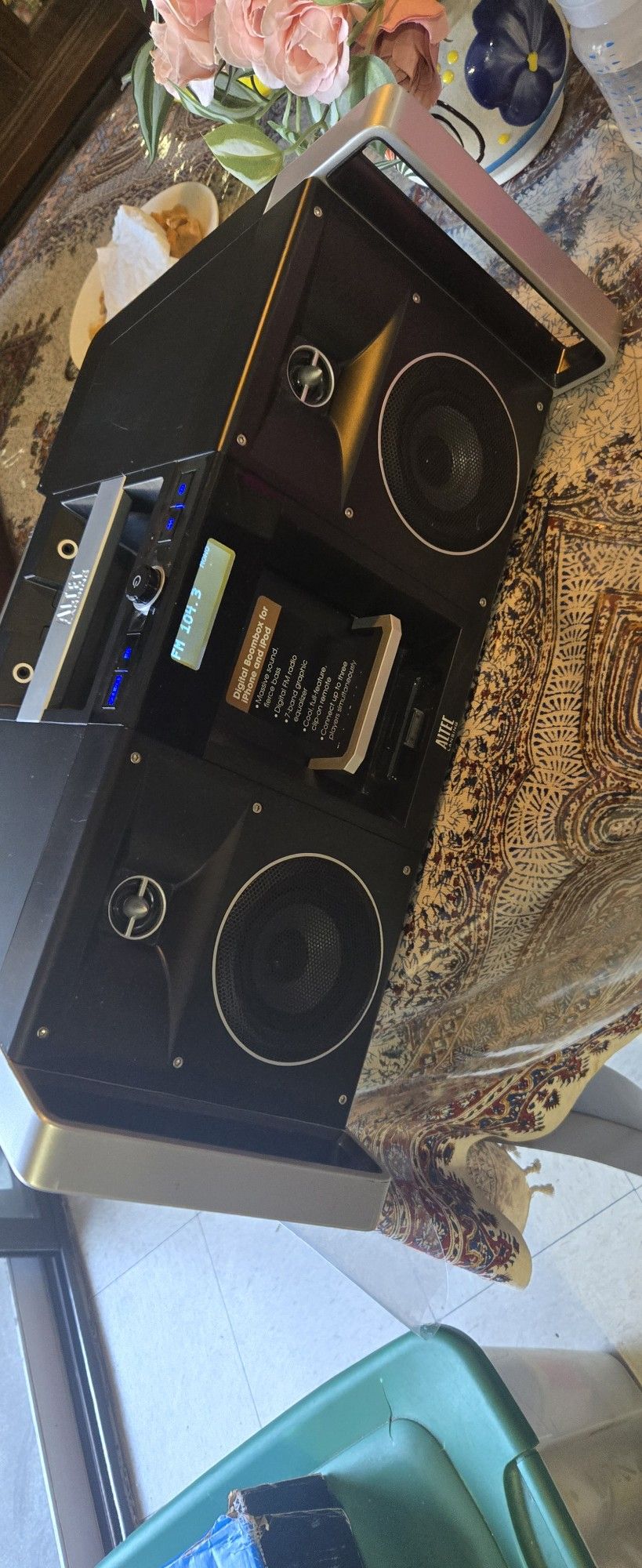 ALTEC Lansing Boombox .Great Sound, U Can Get The Bluetooth adapter
Pick up in Sun Valley