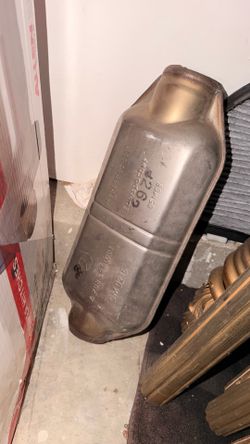 2006 W209 CLK500 Resonator Central Muffler