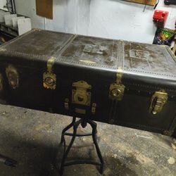 1913 Birth High Demer Wardrobe Truck