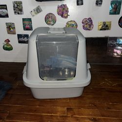 Cat Litter Box w/Extra Etc.