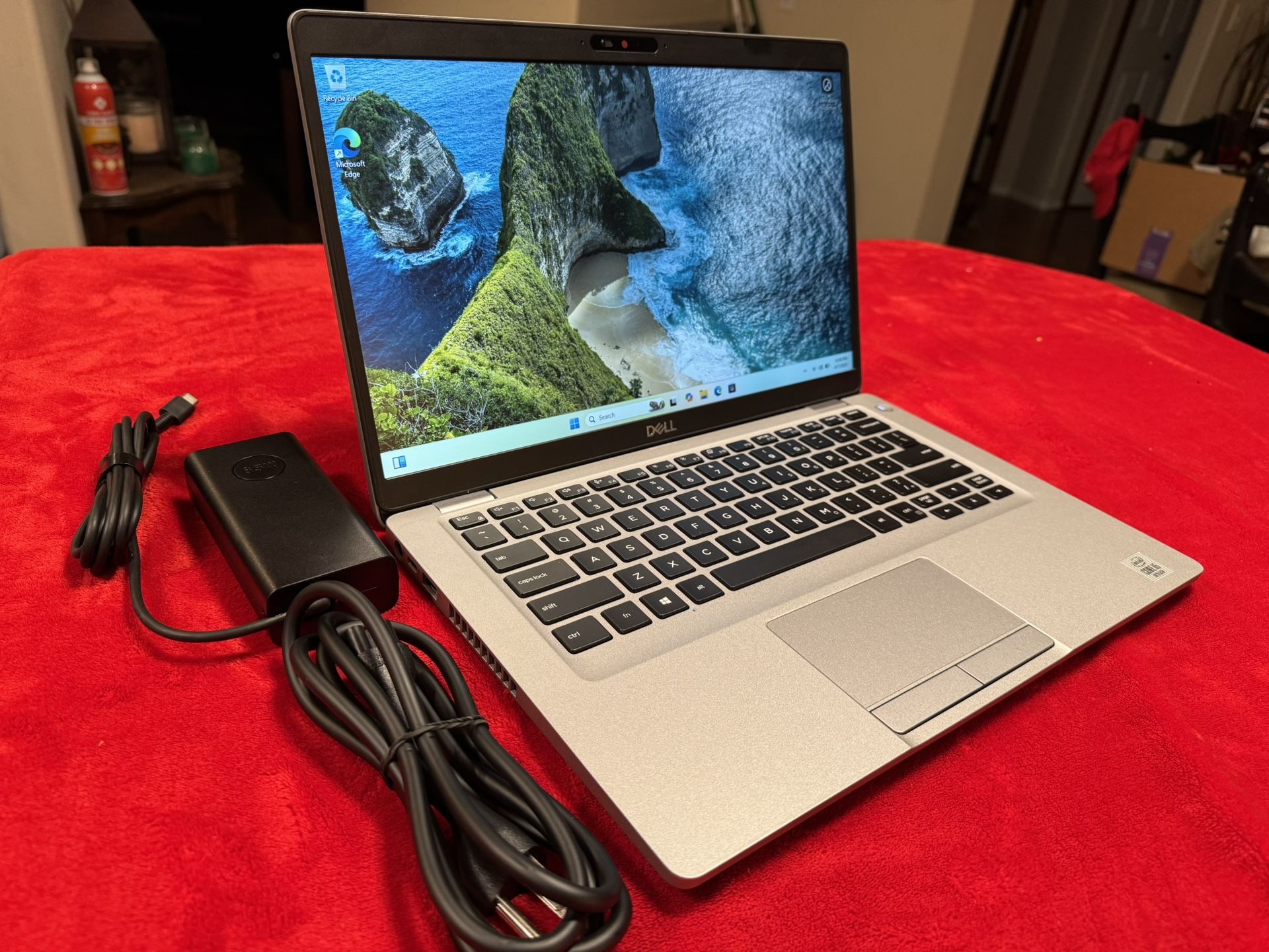 Dell latitude, i5-10210u (4.2Ghz), 16GB RAM, 1TB M.2 NVME SSD (3500MB/s), Windows 11 Pro Activated