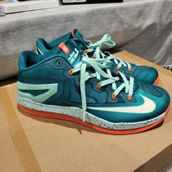 Nike Lebron 11 Low Biscayne Sz. 11.5
